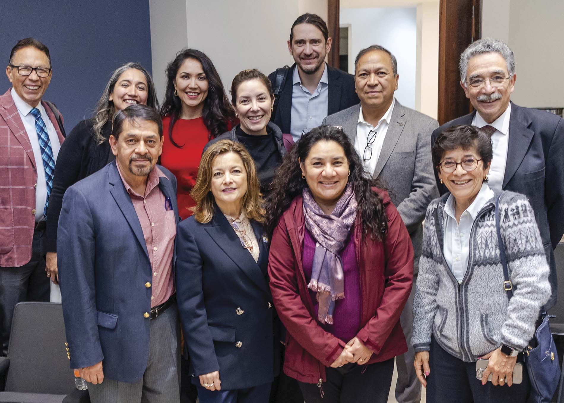 Miembros de la Sociedad Mexicana de Oftalmología (SMO) posando ante la cámara